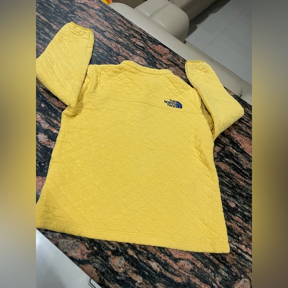 Northface quilted sweatshirt. Size 3/4 years. Used - Picture 4 of 6